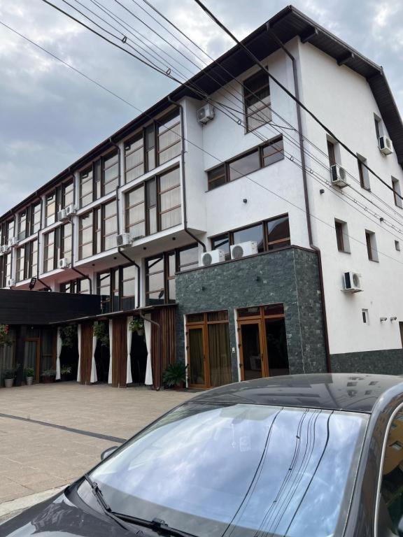 Hotel Palace Târgu Jiu Екстериор снимка