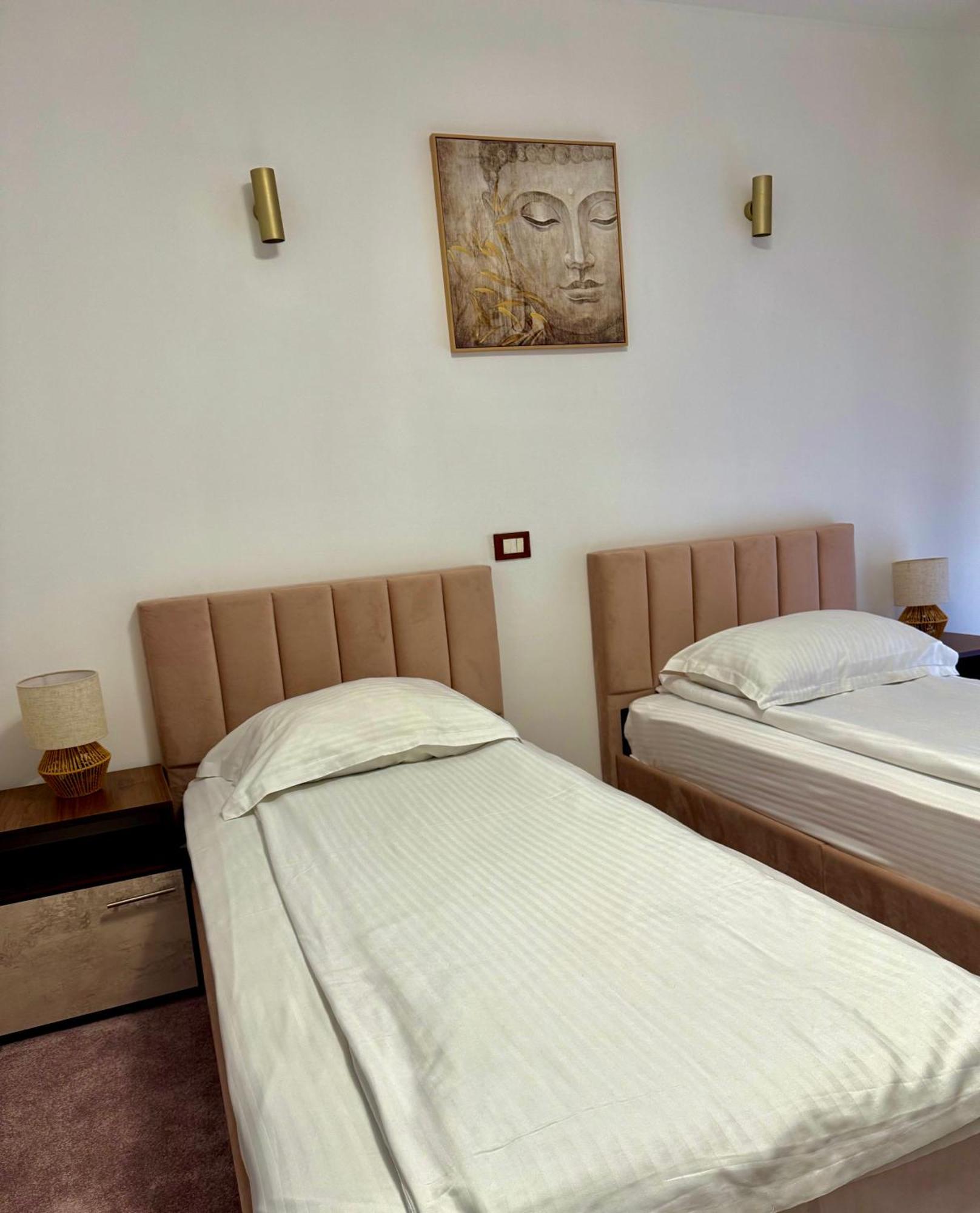 Hotel Palace Târgu Jiu Екстериор снимка