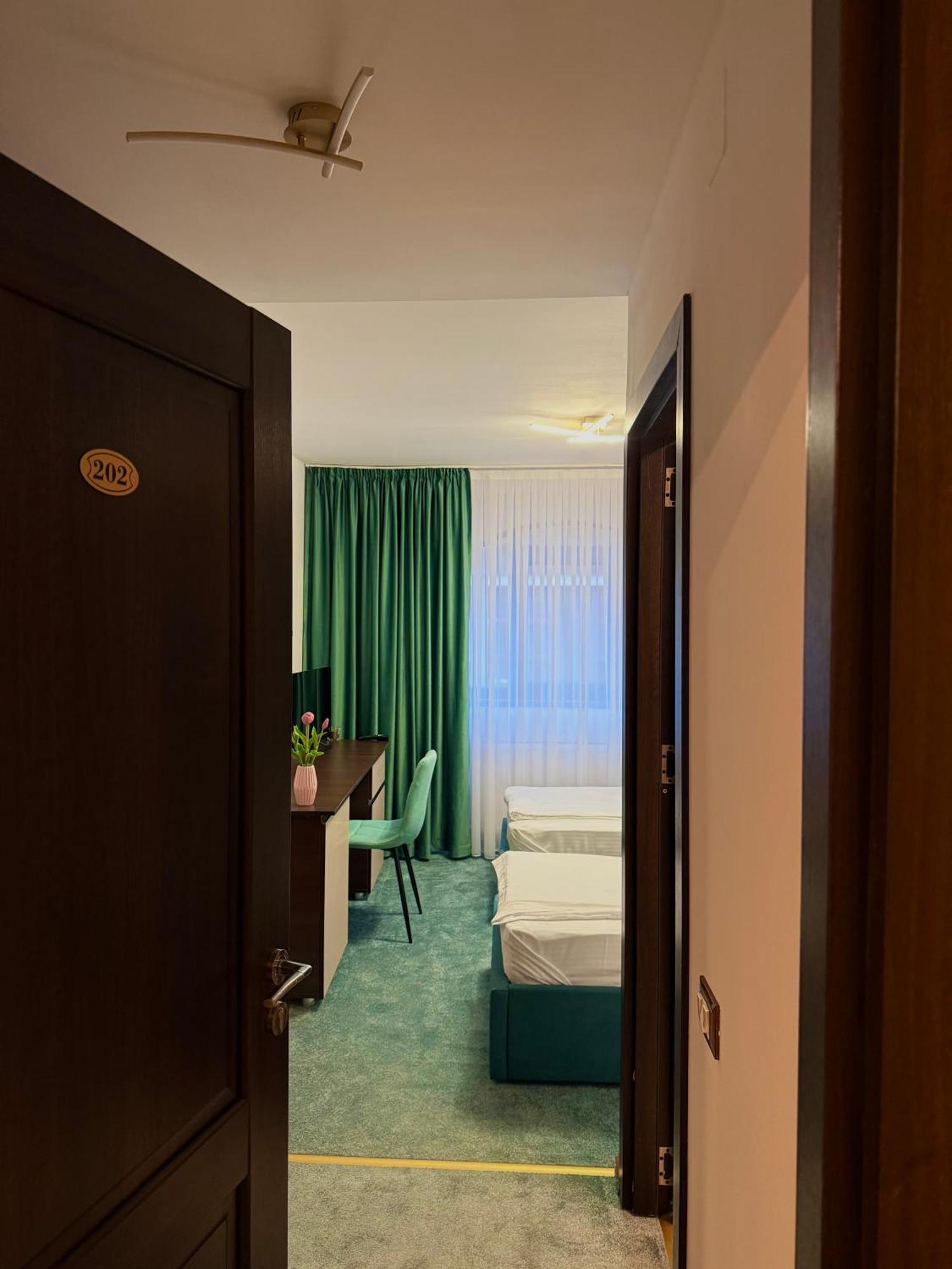 Hotel Palace Târgu Jiu Екстериор снимка