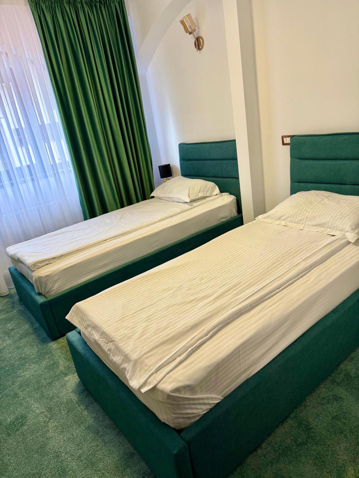 Hotel Palace Târgu Jiu Екстериор снимка