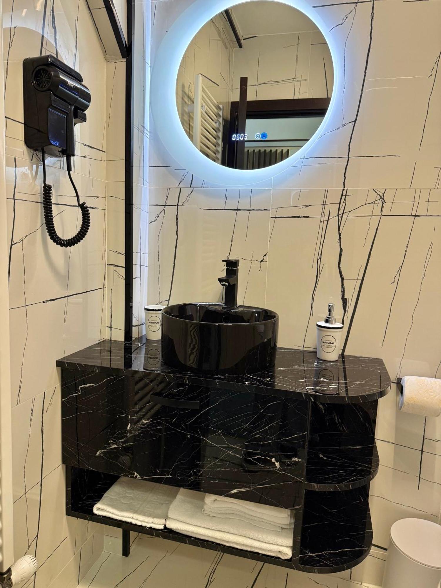 Hotel Palace Târgu Jiu Екстериор снимка