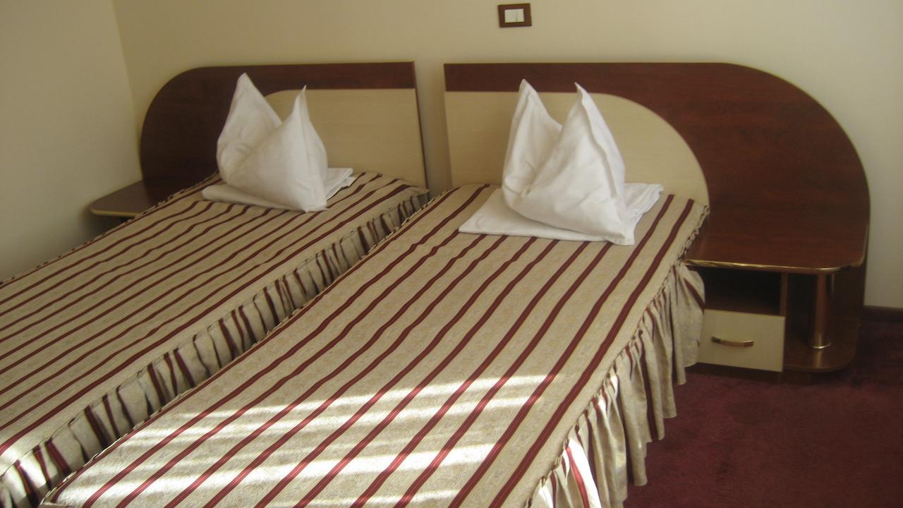 Hotel Palace Târgu Jiu Екстериор снимка