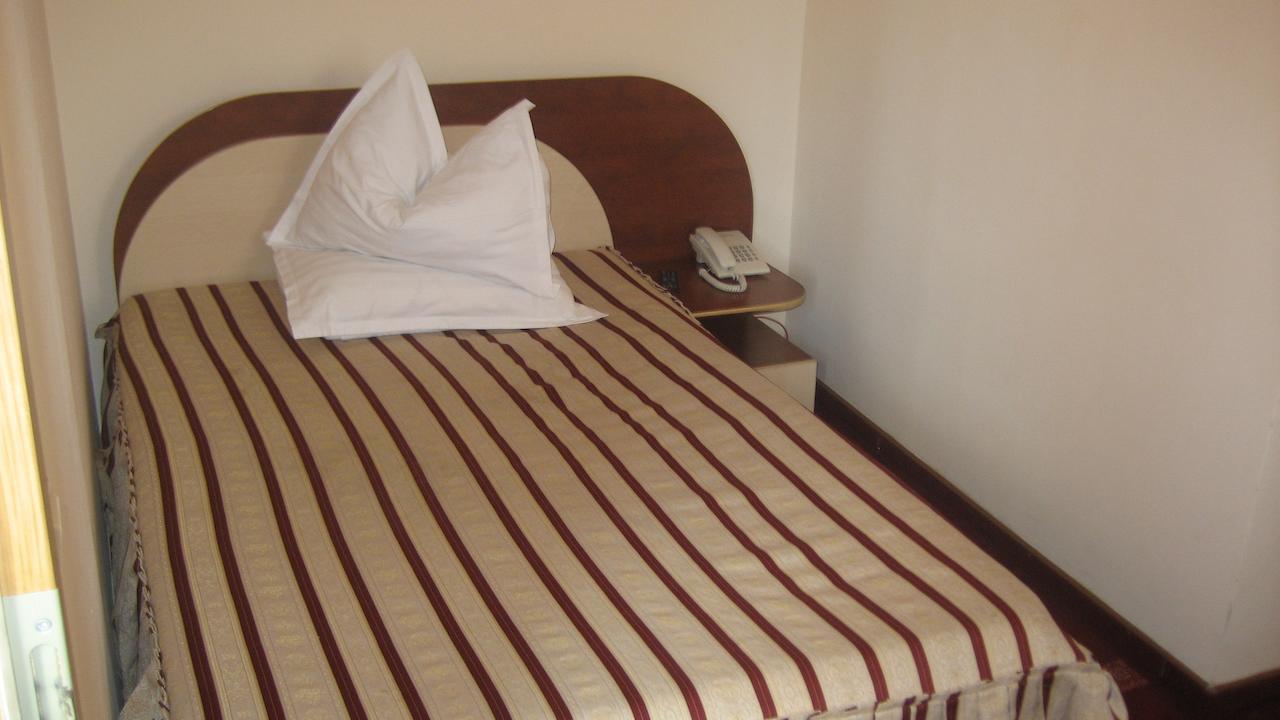 Hotel Palace Târgu Jiu Стая снимка