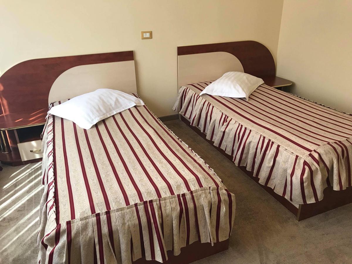 Hotel Palace Târgu Jiu Екстериор снимка