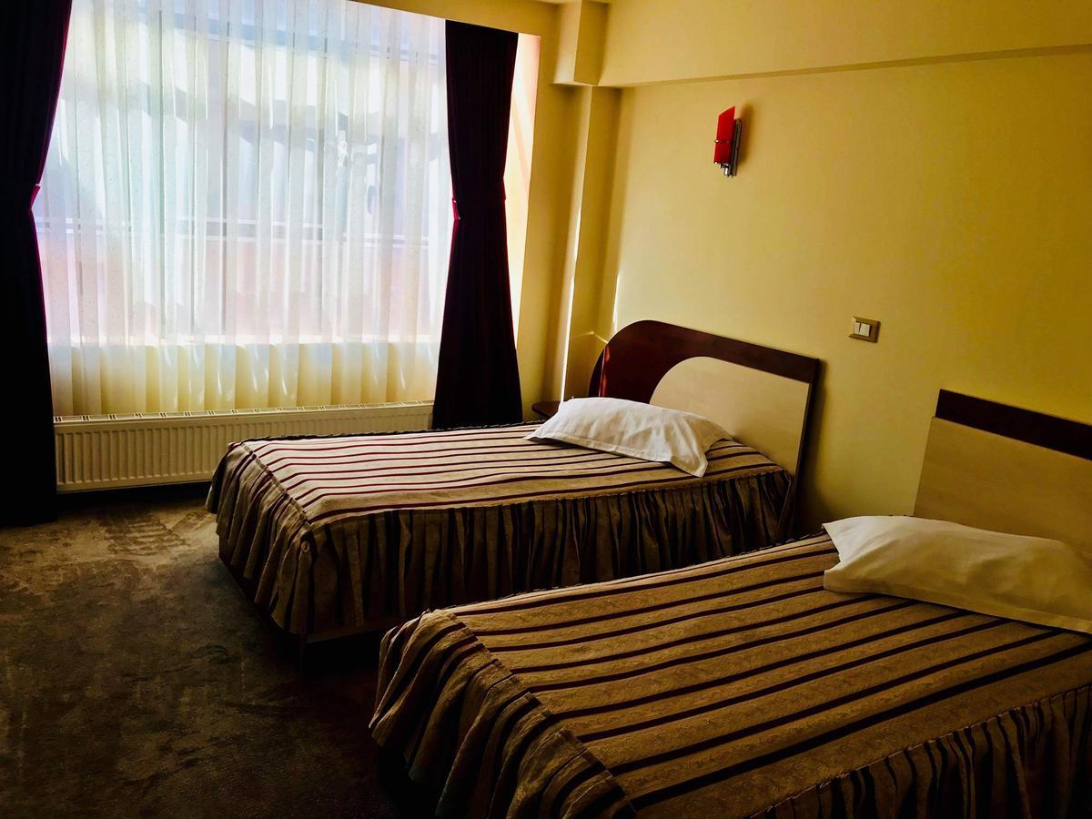 Hotel Palace Târgu Jiu Екстериор снимка