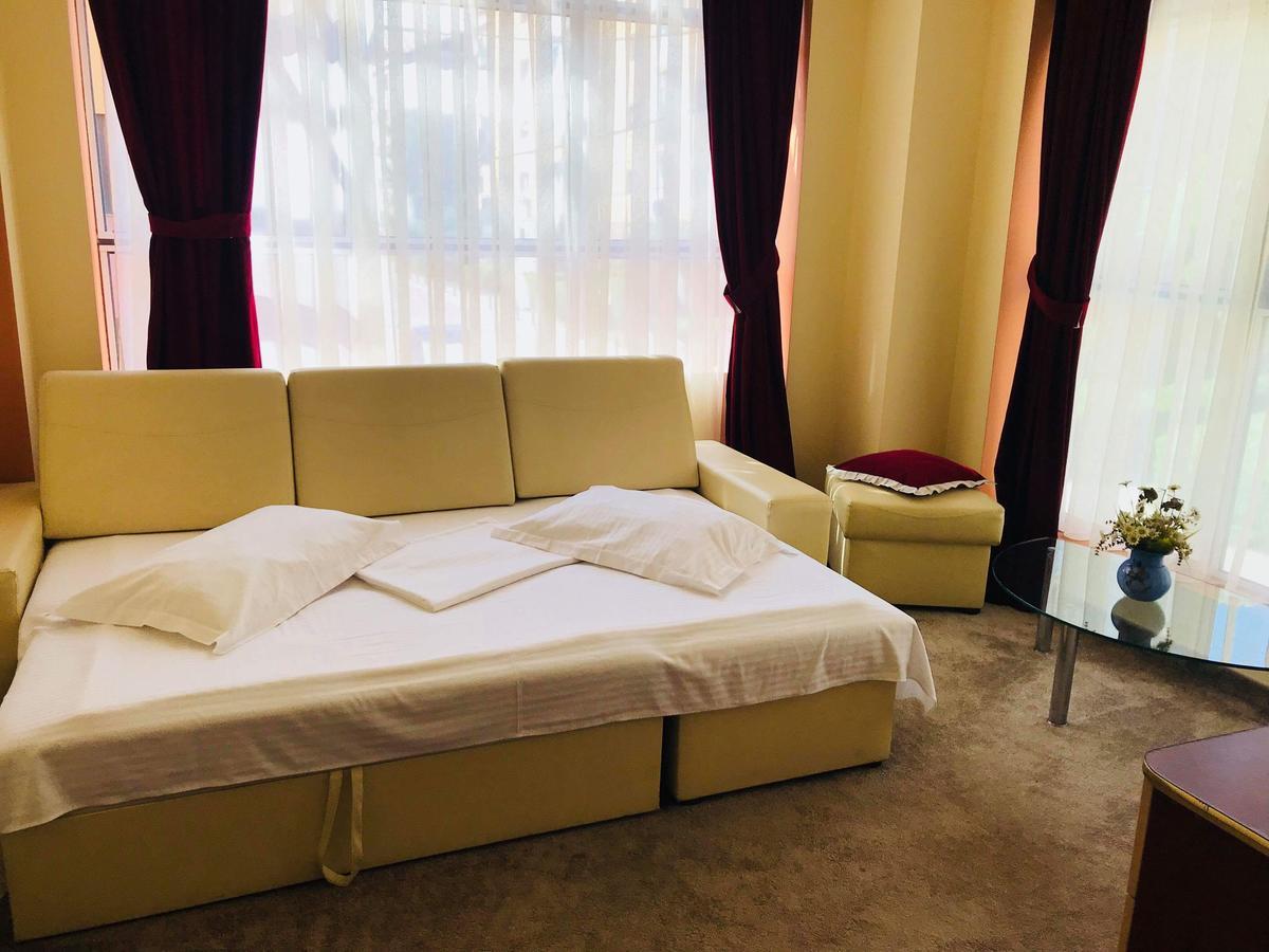 Hotel Palace Târgu Jiu Екстериор снимка